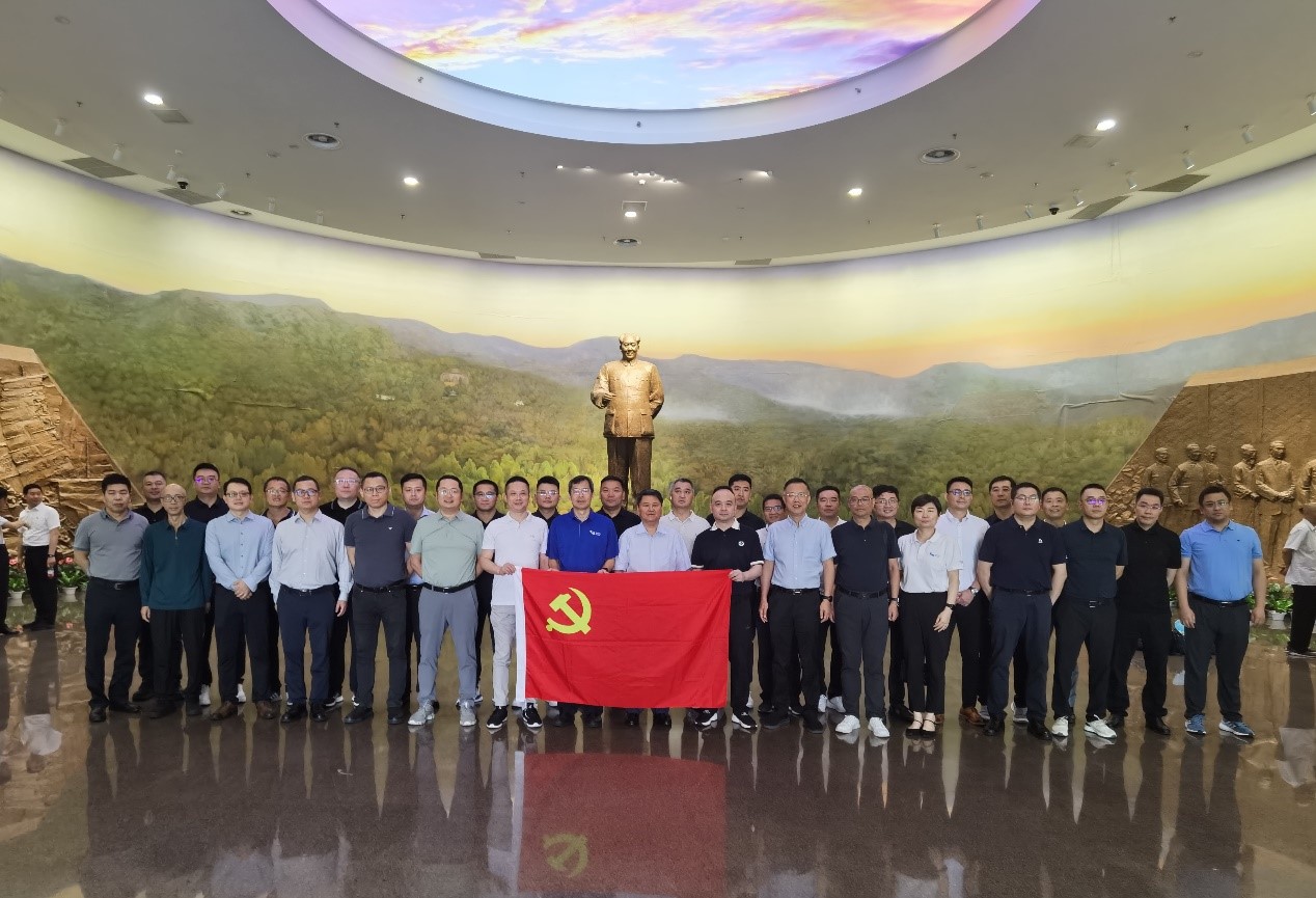 CA88控股党委组织高管职员旅行香山革命纪念馆